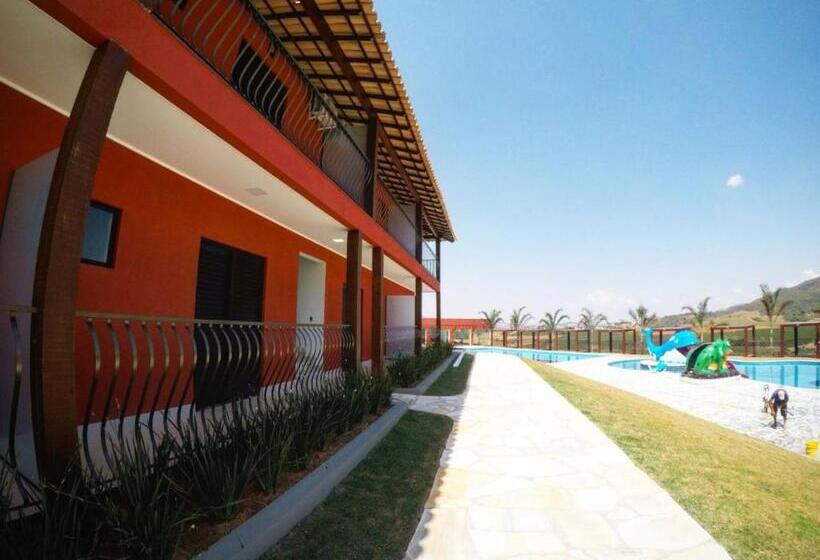 فندق Escarpas Resort