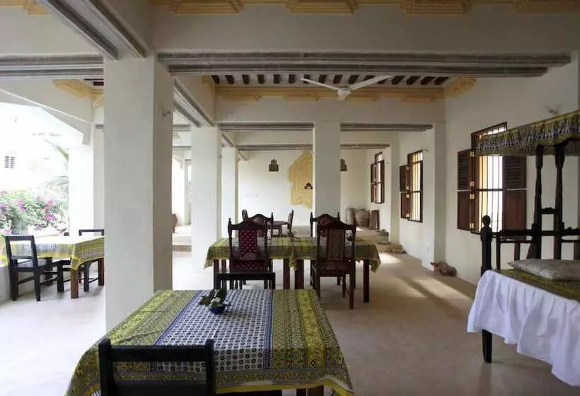 هتل Msafini Mangotop Roof