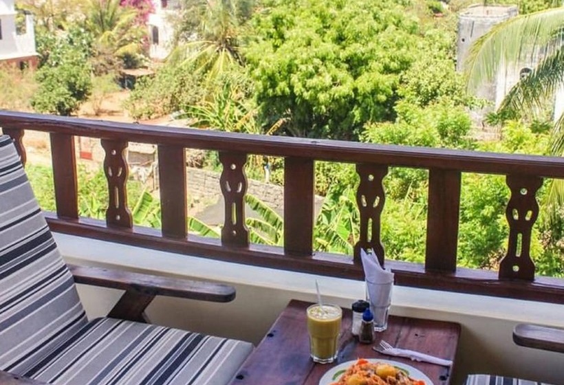 هتل Msafini Mangotop Roof