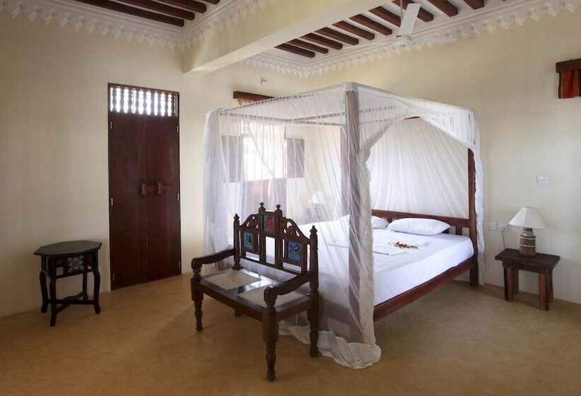 هتل Msafini Mangotop Roof