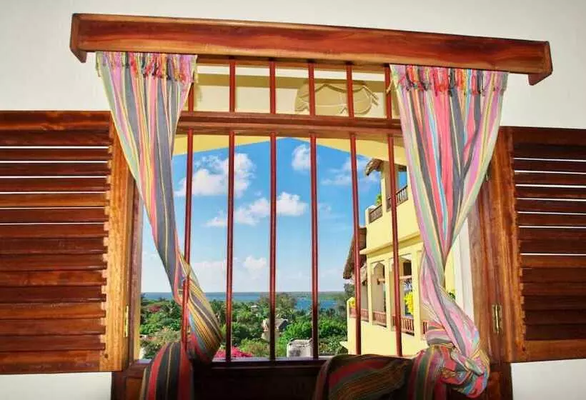 هتل Msafini Mangotop Roof