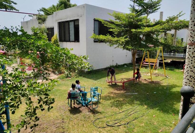 בית מלון כפרי Sapphero Resorts