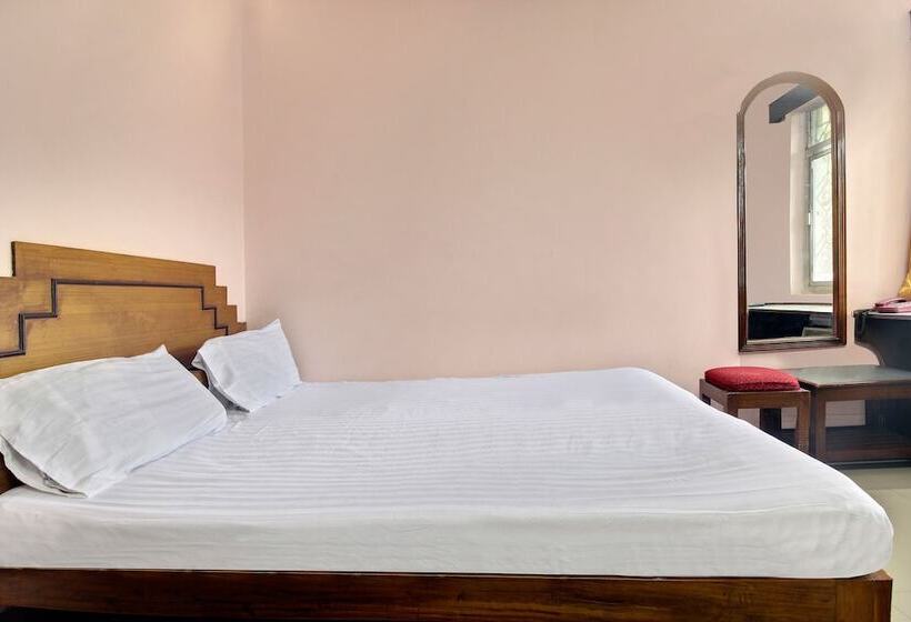 Spot On 46408 Hotel Saaj