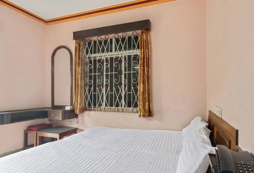 Spot On 46408 Hotel Saaj