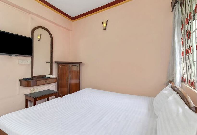 Spot On 46408 Hotel Saaj