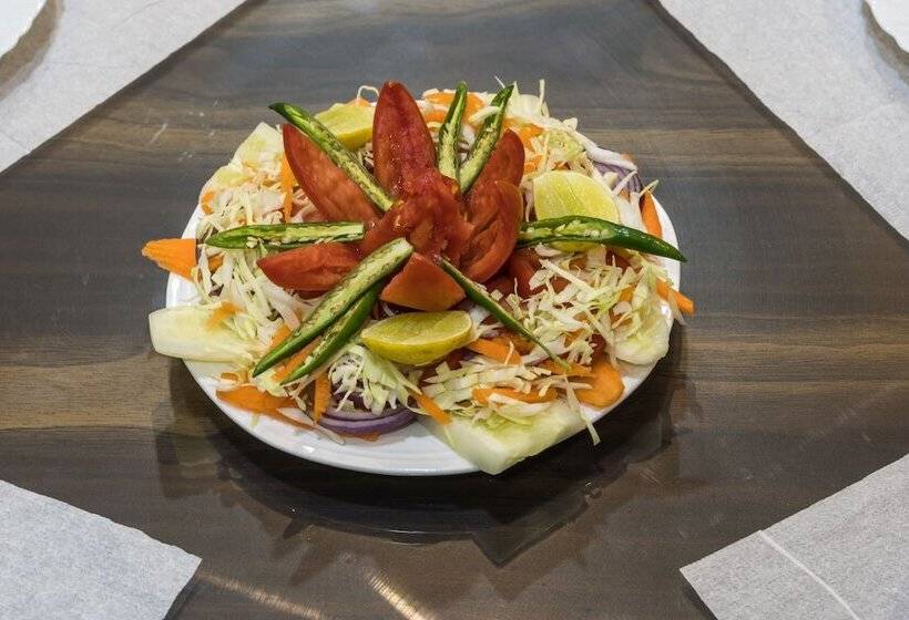 Hotel The Leenor Regency