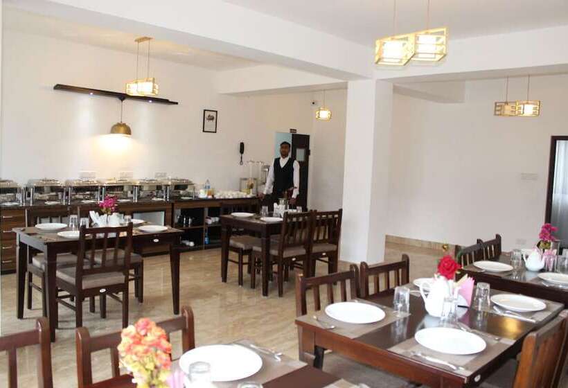 Hotel The Leenor Regency