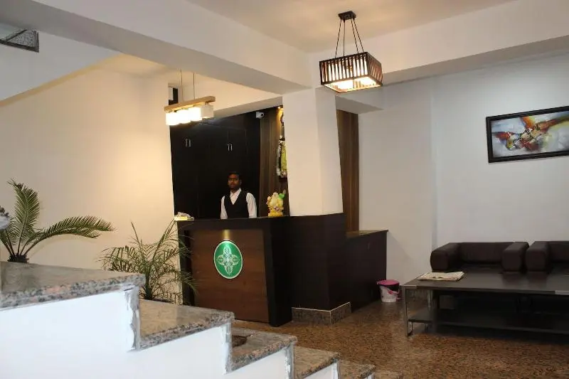 Hotelli The Leenor Regency