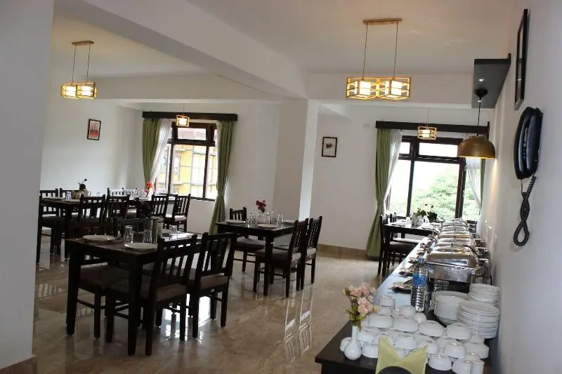 Hotelli The Leenor Regency