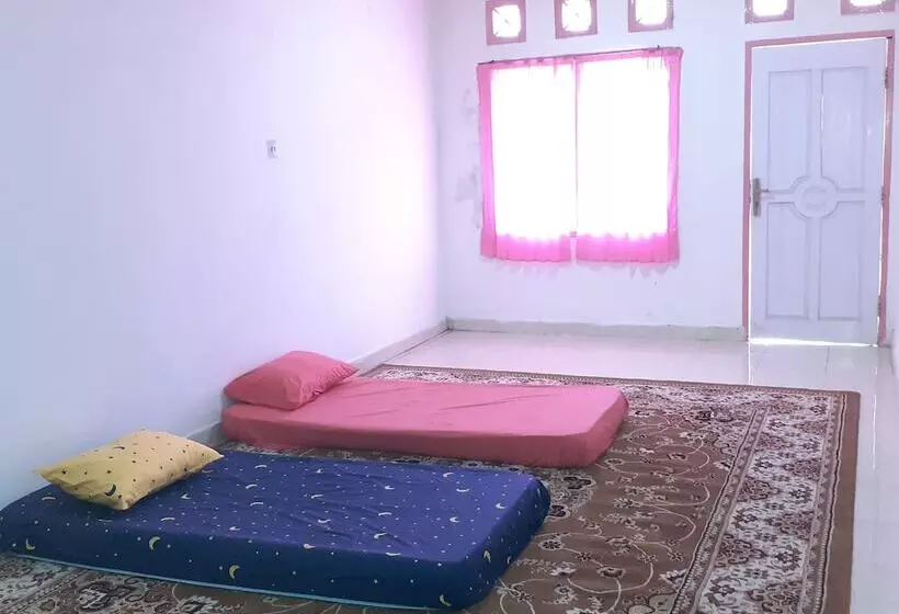هاستل Almira Homestay Near Airport