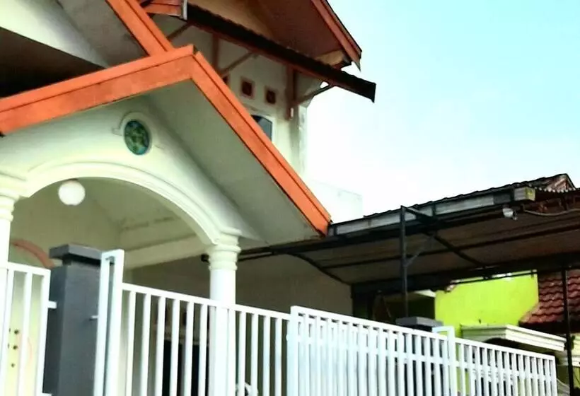 هاستل Almira Homestay Near Airport