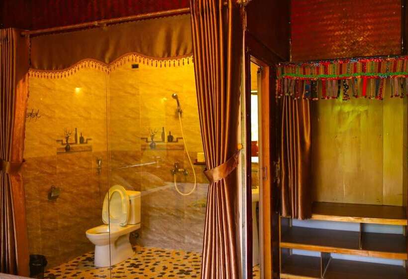 هاستل The Art   Golden Jungle House