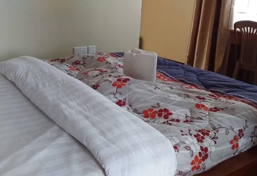 Flagship Piazza Hotel Hostel