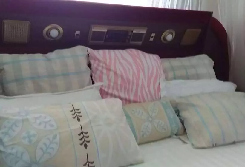 Flagship Piazza Hotel   Hostel