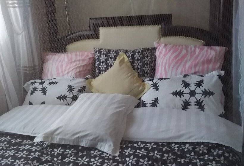 Flagship Piazza Hotel Hostel