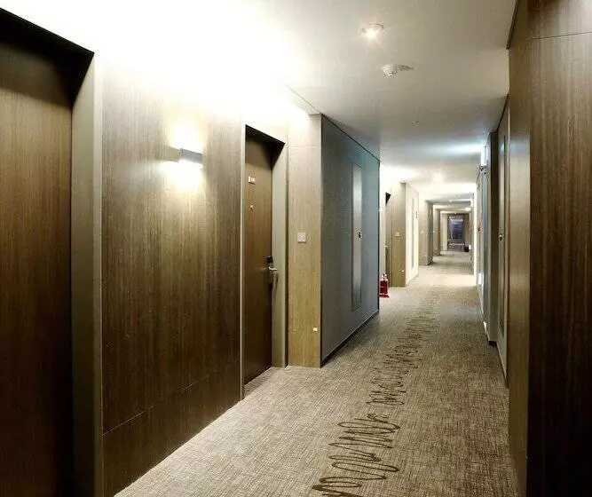 هتل Ramada Encore By Wyndham Busan Station