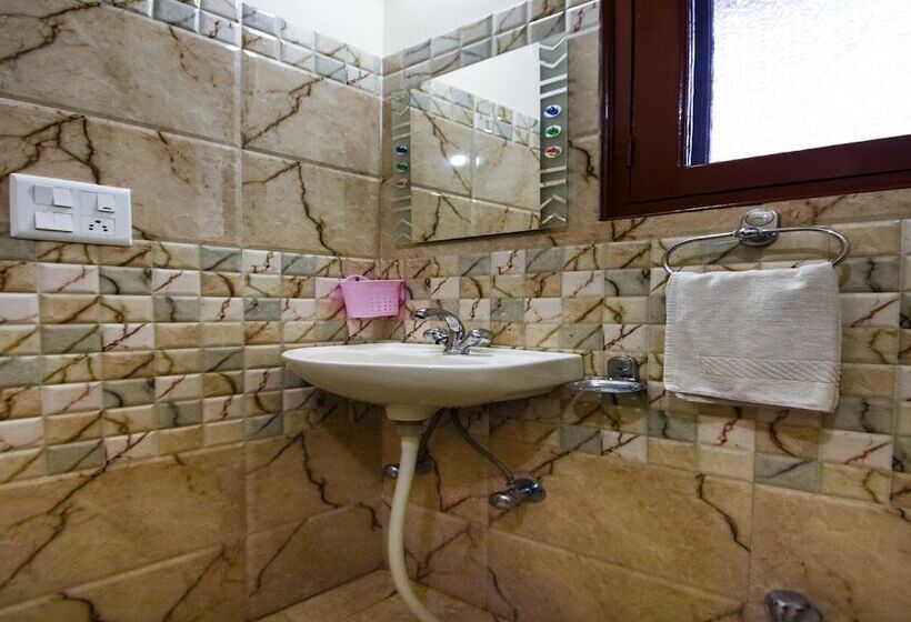 ホテル Sai Home Stay By Oyo Rooms