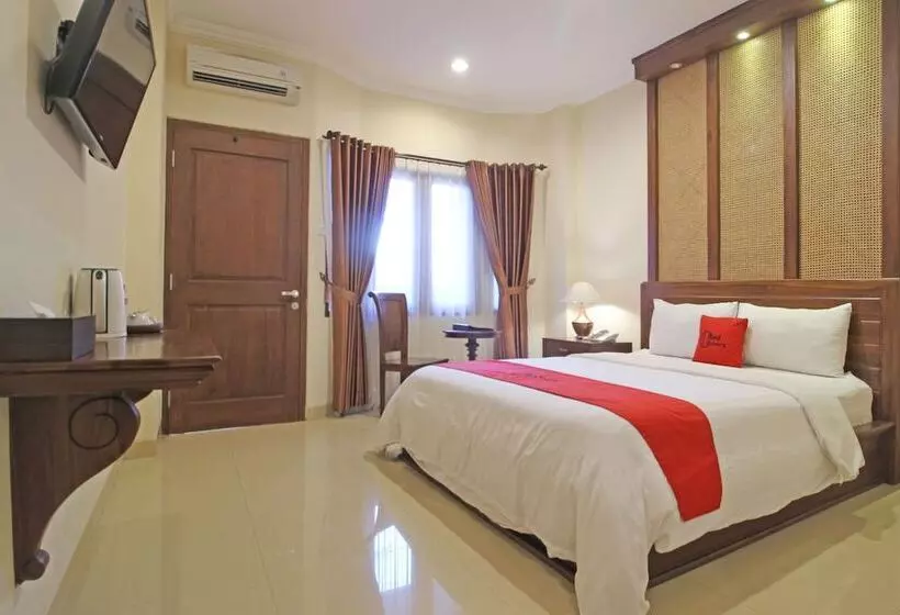 Hotelli Reddoorz Premium Near Solo Grand Mall