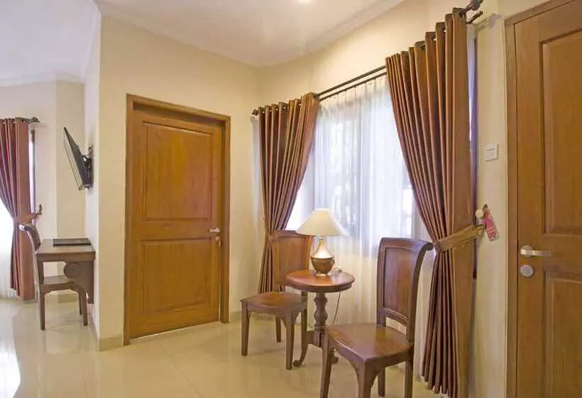 Hotelli Reddoorz Premium Near Solo Grand Mall