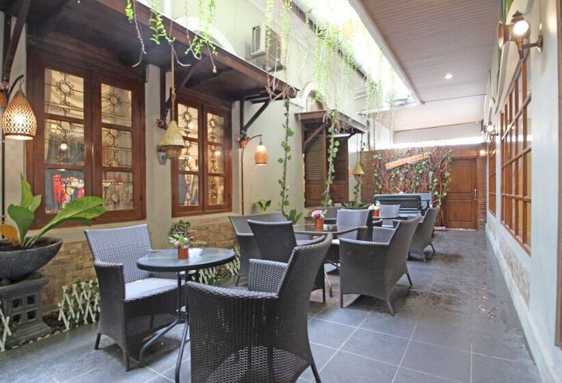 فندق Reddoorz Premium Near Solo Grand Mall