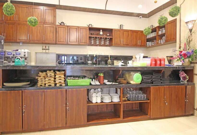 فندق Reddoorz Premium Near Solo Grand Mall