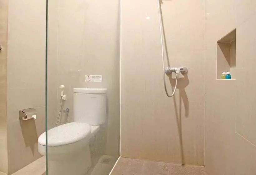 Hotelli Reddoorz Premium Near Solo Grand Mall