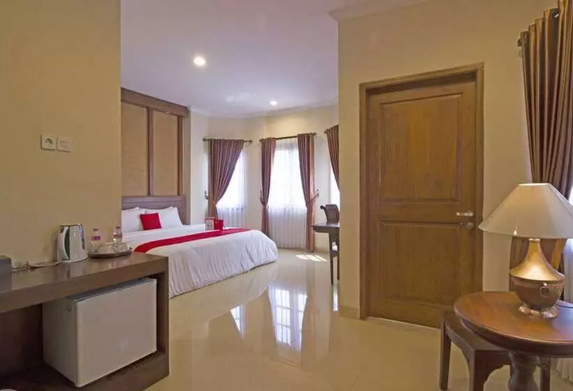 Hotelli Reddoorz Premium Near Solo Grand Mall