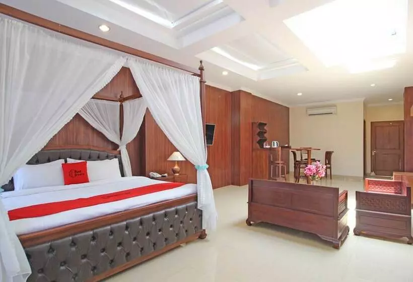 Hotelli Reddoorz Premium Near Solo Grand Mall