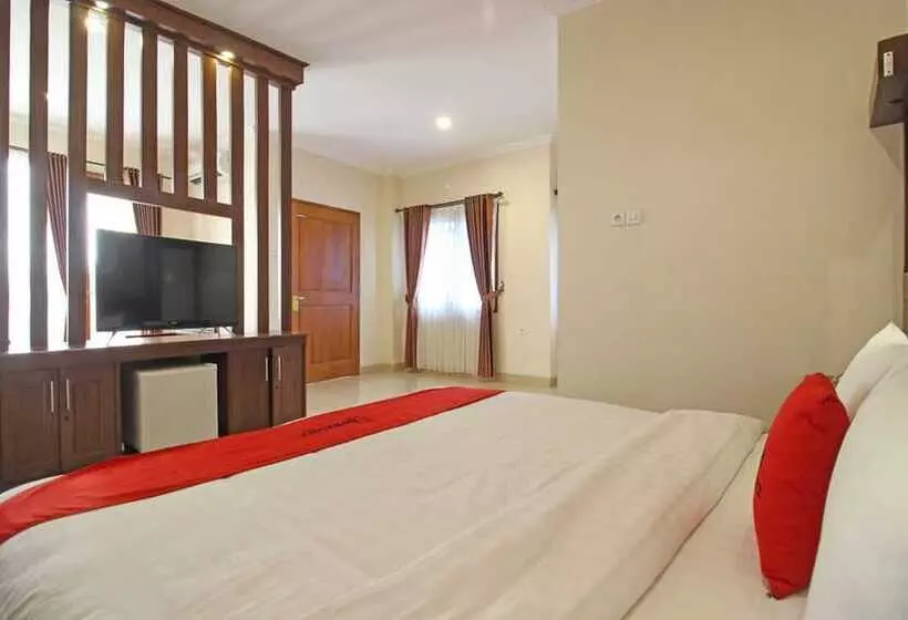Hotelli Reddoorz Premium Near Solo Grand Mall