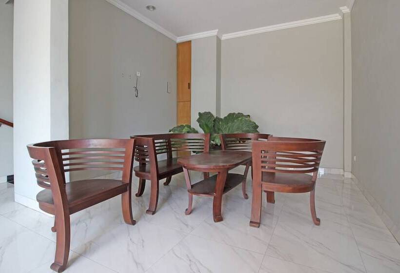 فندق Reddoorz Premium Near Solo Grand Mall