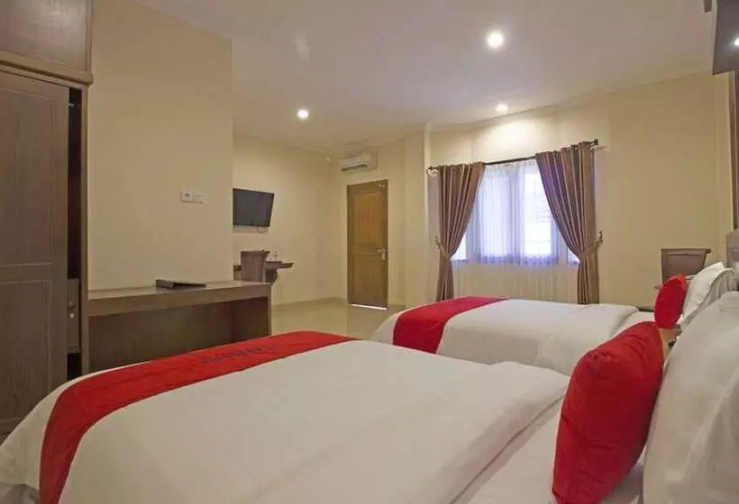 Hotelli Reddoorz Premium Near Solo Grand Mall