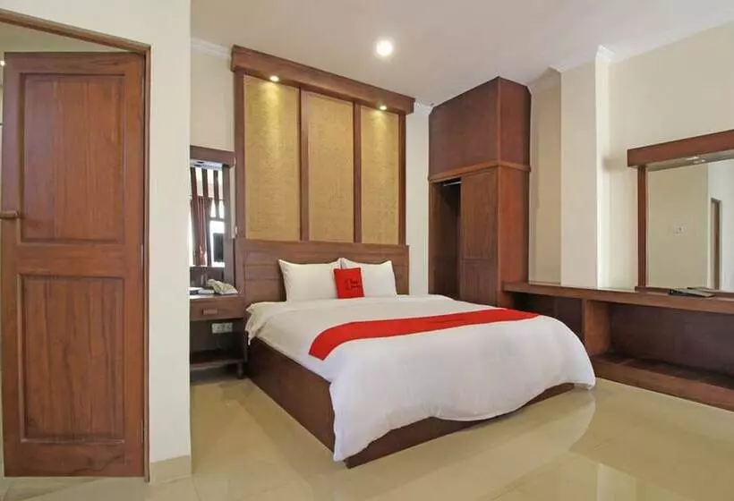 Hotelli Reddoorz Premium Near Solo Grand Mall