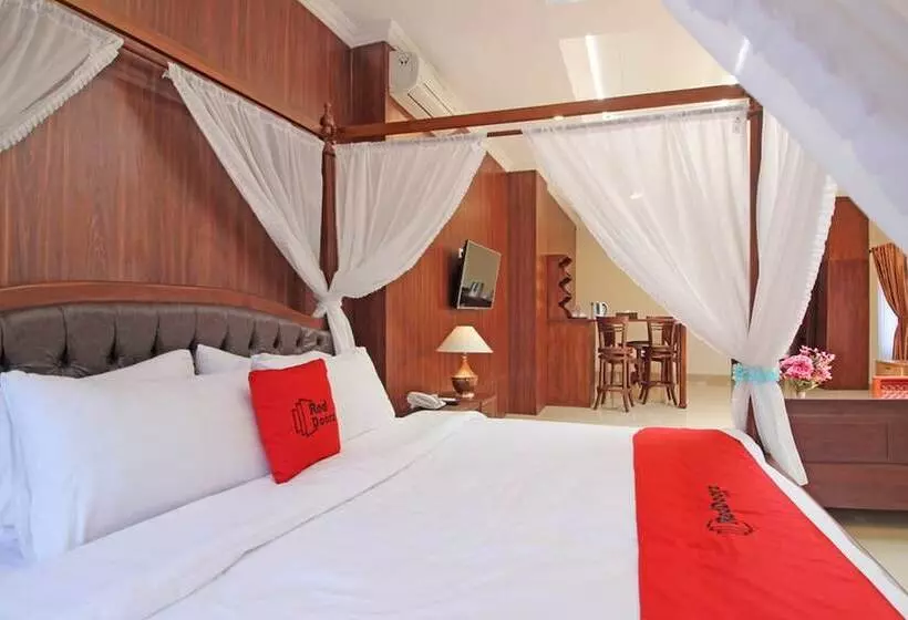 Hotelli Reddoorz Premium Near Solo Grand Mall