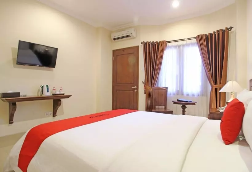 Hotelli Reddoorz Premium Near Solo Grand Mall