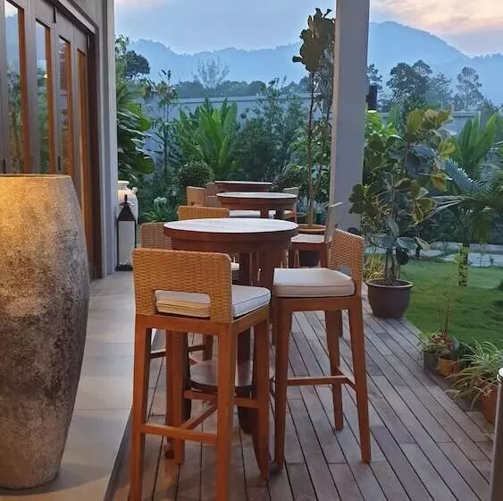 ホテル Embun Luxury Villas