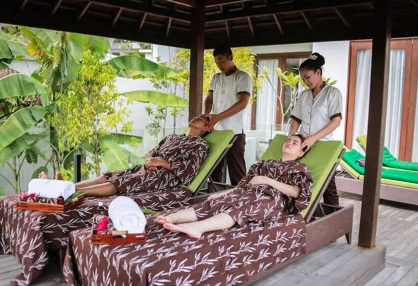 ホテル Embun Luxury Villas