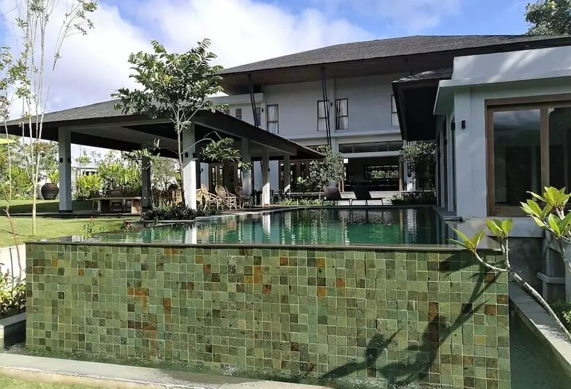 ホテル Embun Luxury Villas