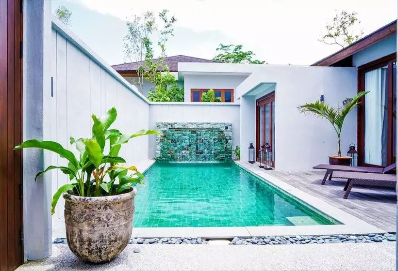ホテル Embun Luxury Villas