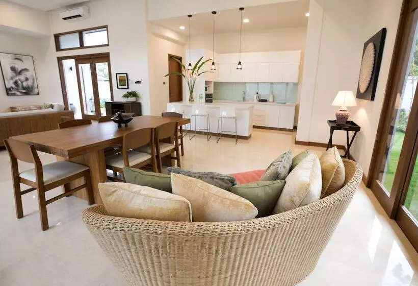 ホテル Embun Luxury Villas