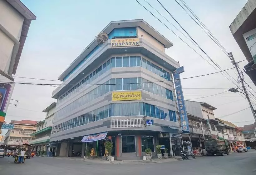 ホテル Reddoorz Near Tugu Naga Singkawang