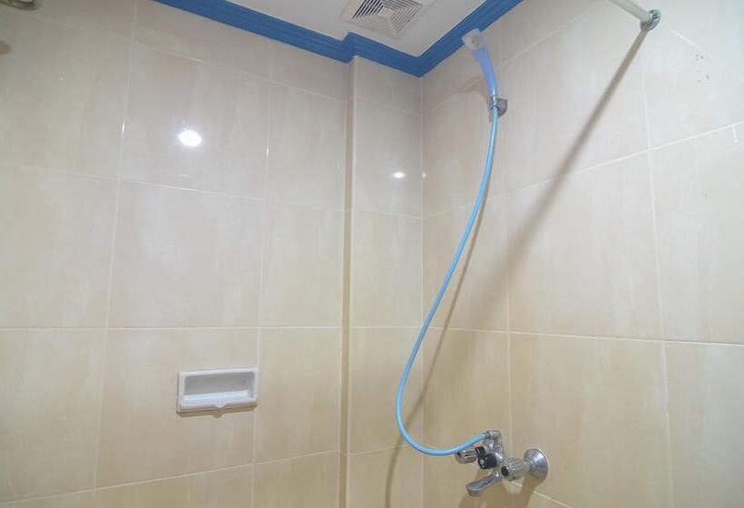 فندق Reddoorz Near Tugu Naga Singkawang