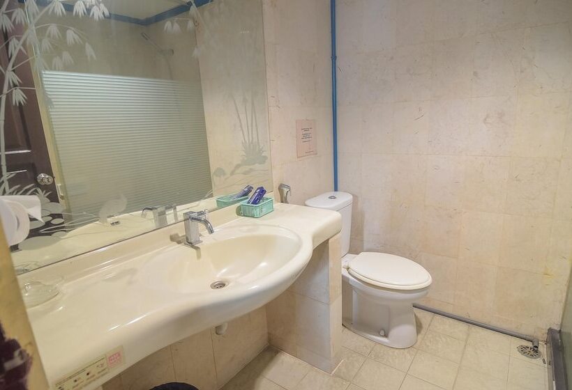 فندق Reddoorz Near Tugu Naga Singkawang