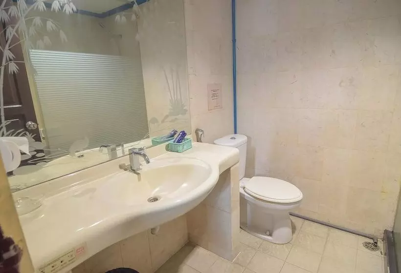 ホテル Reddoorz Near Tugu Naga Singkawang