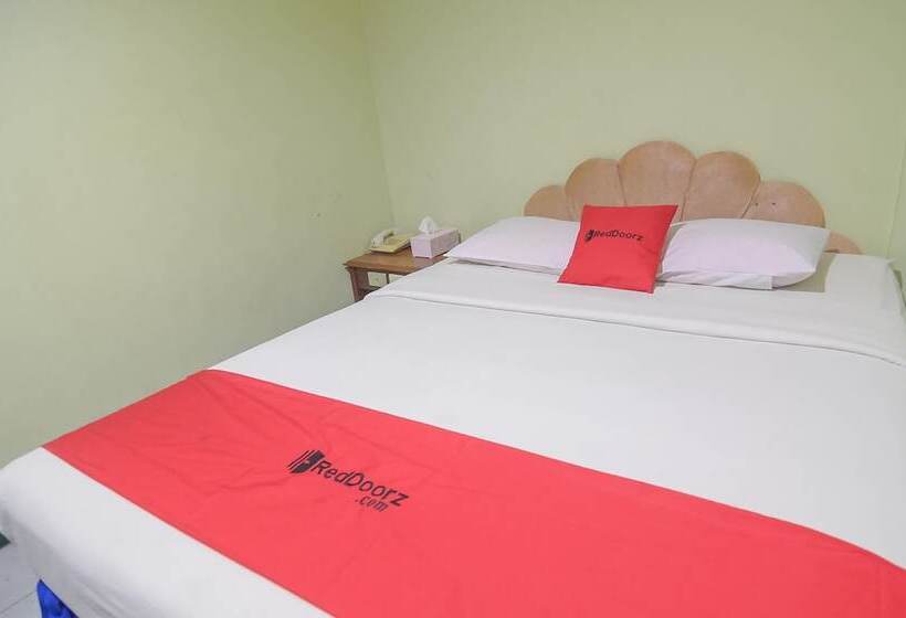 فندق Reddoorz Near Tugu Naga Singkawang