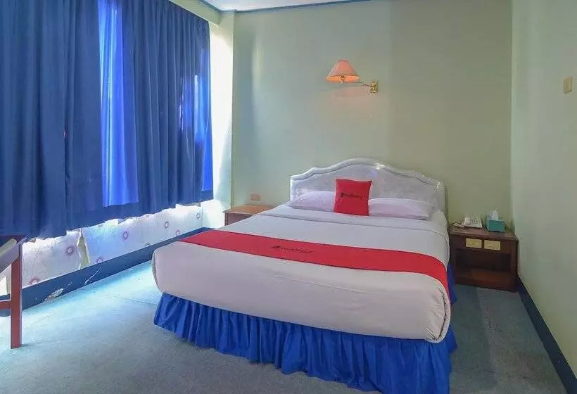 ホテル Reddoorz Near Tugu Naga Singkawang