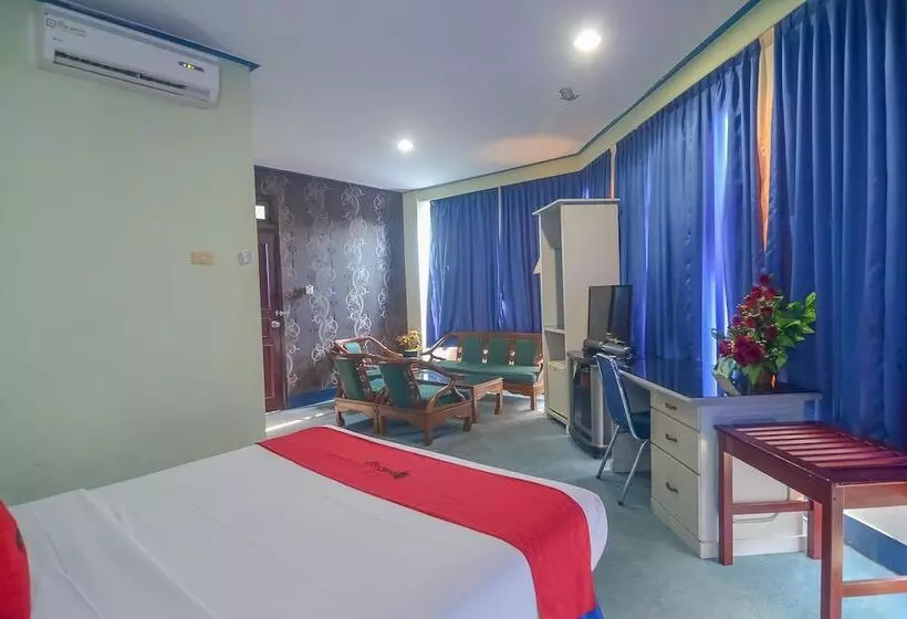 ホテル Reddoorz Near Tugu Naga Singkawang