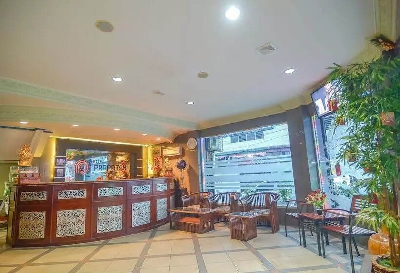 ホテル Reddoorz Near Tugu Naga Singkawang