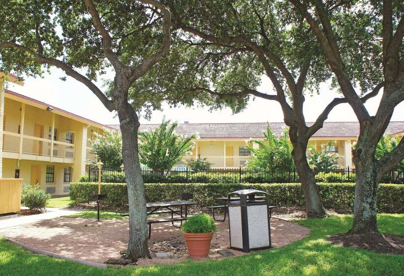 فندق Baymont By Wyndham Houston La Porte