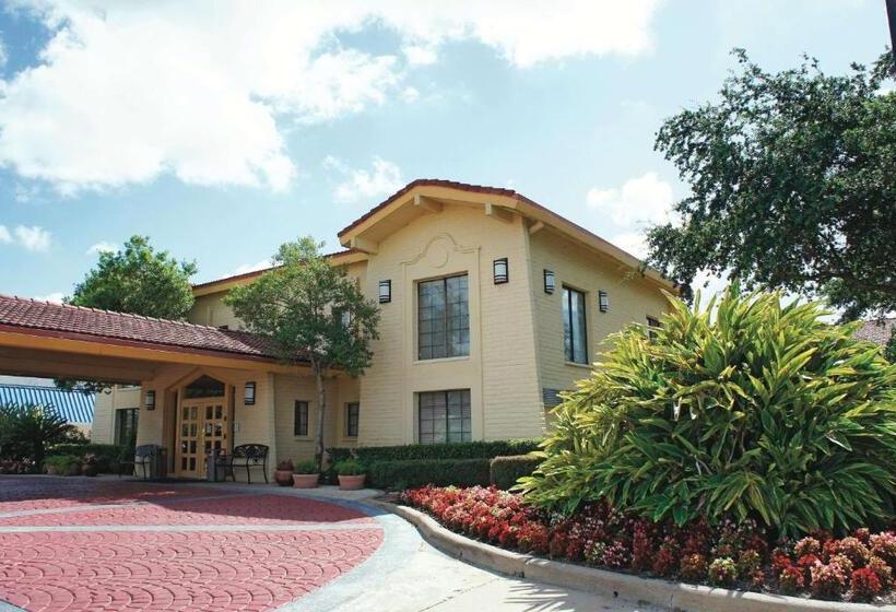 فندق Baymont By Wyndham Houston La Porte