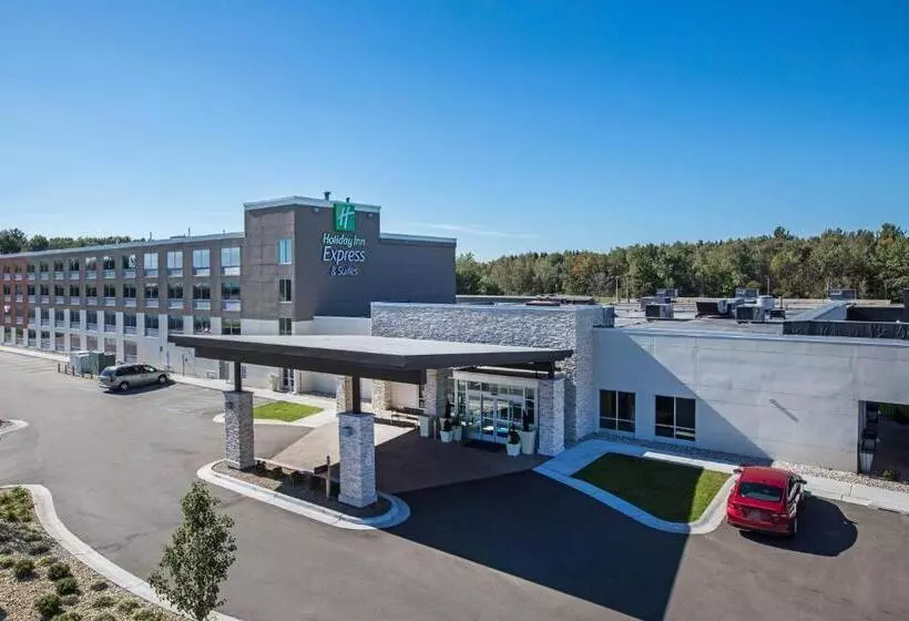 בית מלון כפרי Holiday Inn Express & Suites Ludington, An Ihg